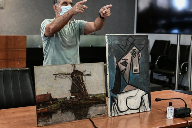 Unsere Fotos (© Eurokinissi) zeigen die beiden gestohlenen Werke der griechischen Nationalpinakothek.