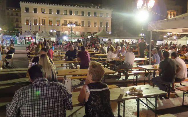 Unser Foto (© Eurokinissi) entstand in dieser Woche auf dem Kotzia-Platz.