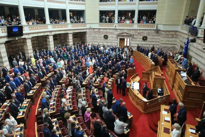 Unser Archivfoto (© Eurokinissi) entstand bei der Vereidigung des Parlaments am 3. Juli 2023.