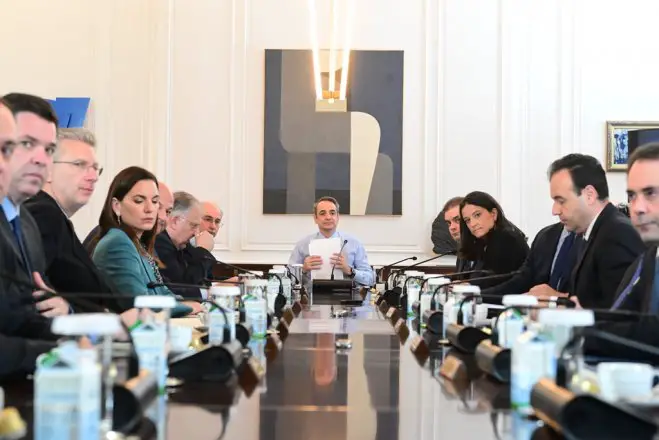 Unsere Fotos (© Eurokinissi) entstanden am Montag (7.4.) während der Sitzung des Ministerrates.