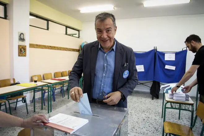 Unser Foto (© Eurokinissi) zeigt den Vorsitzenden der liberalen Partei „To Potami“ am Sonntag.