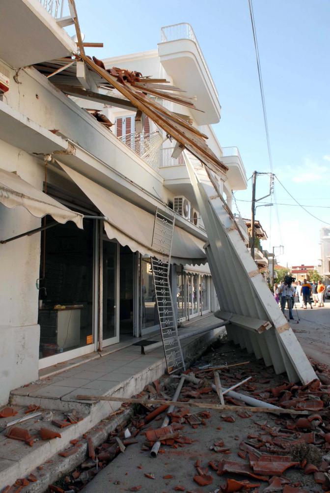 Schweres Erdbeben auf der Peloponnes fordert zwei Menschenleben – Premier Karamanlis bricht Besuch in Österreich ab