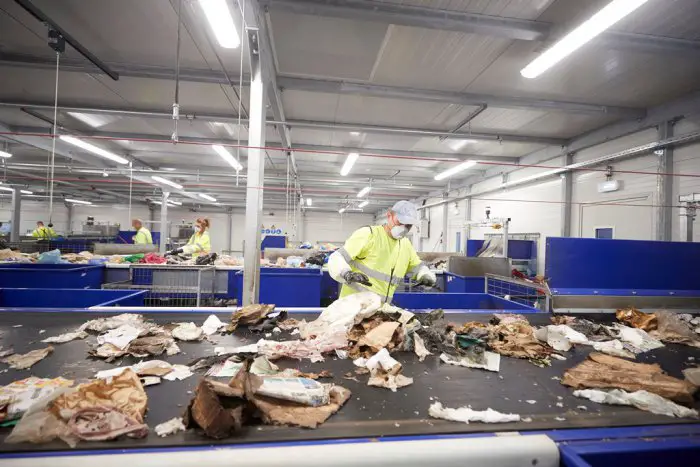 Unsere Fotos (© Pressebüro des Ministerpräsidenten) entstanden am Dienstag (17.9.) in der Abfall-Verwertungsanlage in Eleftherochori bei Dodoni in Westgriechenland.