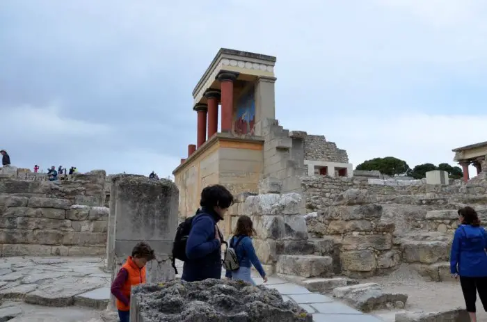 Unsere Archivfotos (© Griechenland Zeitung / Jan Hübel) entstanden in der archäologischen Stätte des Palastes von Knossos.