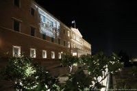 Unser Foto (© Pressebüro des Parlaments) entstand am Sonntag (26.1.) vor dem Gebäude des griechischen Parlaments am Syntagma-Platz.