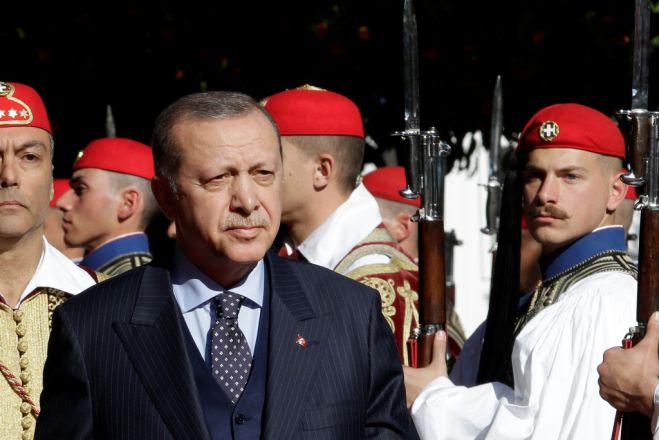 Unser Foto (©Eurokinissi) zeigt den türkischen Staatspräsidenten Recep Tayyip Erdogan während eines offiziellen Besuches in Athen im Dezember 2017