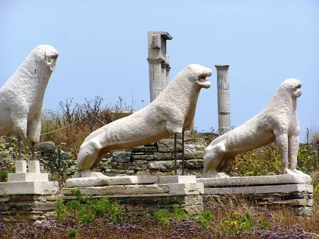 Berühmt auf Delos ist die Löwenterrasse