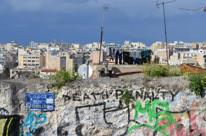 Sonne und leichter Regen über Hellas