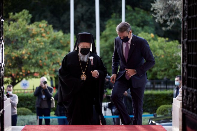 Unsere Fotos (© Pressebüro des Ministerpräsidenten / Dimitris Papamitsos) entstanden während des Treffens des Ökumenischen Patriarchen Bartholomäus mit Premierminister Kyriakos Mitsotakis.