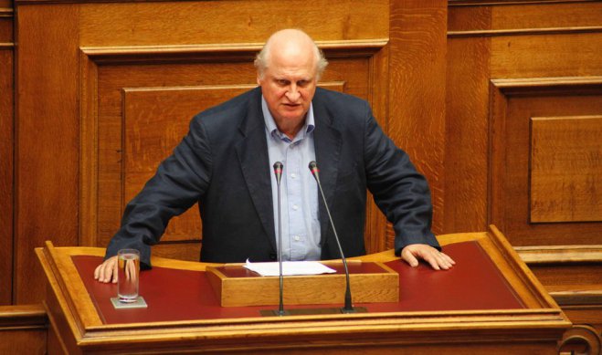 Unser Archivfoto (© Eurokinissi) zeigt Antonis Skyllakos während einer Rede im Parlament.