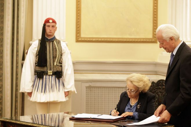 Neue Regierungschefin Griechenlands vereidigt – erstmals eine Frau <sup class="gz-article-featured" title="Tagesthema">TT</sup>
