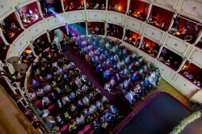 Unser Foto (© ANIMASYROS) entstand bei der diesjährigen Abschlusszeremonie. 