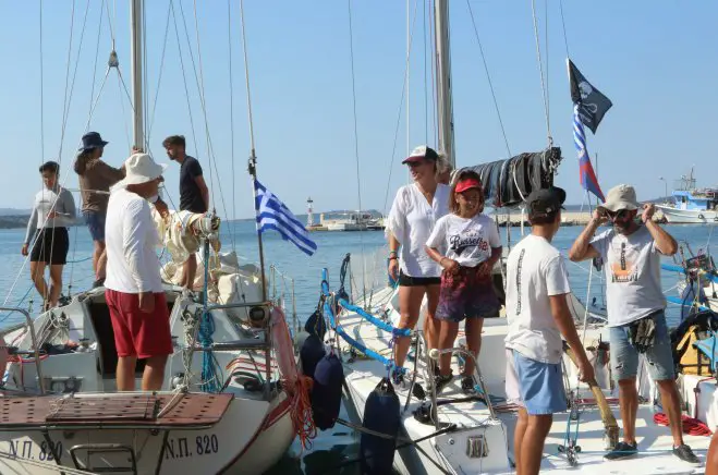 Unser Archivfoto (© Eurokinissi) zeigt Segler während eines Segeltörns im Ionischen Meer.