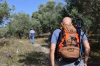 Unser Archivfoto (© Jan Hübel / Griechenland Zeitung) zeigt Wanderer auf der Insel Skiathos.