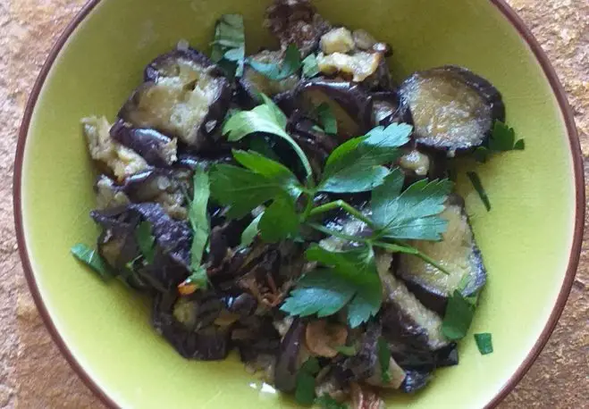 Foto (© GZlg): Auberginen mit Knoblauch