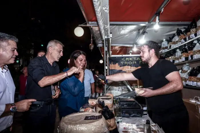 Unser Archivfoto ( (© Eurokinissi) entstand auf der „Piraeus Taste Fair“ im Jahre 2023. 