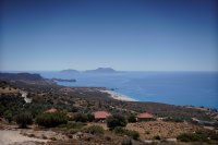 Unser Foto (© Griechenland Zeitung / Elias Jones) entstand im vergangenen Sommer auf Kreta und zeigt den Blick auf den Strand von Triopetra im Süden der Insel.