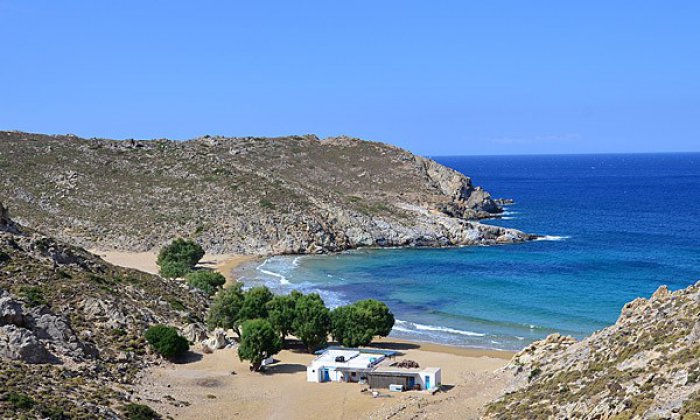 Unser Foto (© patmos.gr) zeigt den Strand Psili Ammos.