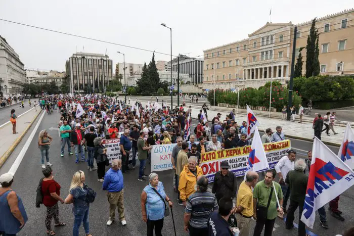 Unsere Fotos (© Eurokinissi) entstanden am Dienstagvormittag (24.9.) in Athen und Piräus.