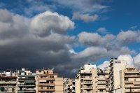 Unser Archivfoto (© Eurokinissi): Wolken über Athen.