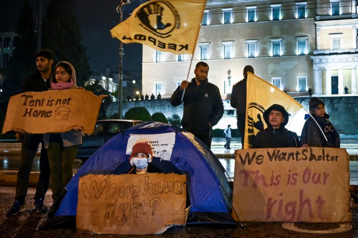Unser Foto (© Eurokinissi) zeigt eine Protestversammlung vor dem griechischen Parlament am Donnerstag (31.10.).