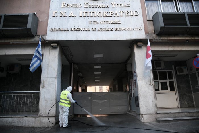 Unser Foto (© Eurokinissi) entstand vor dem Hippokrates-Krankenhaus in Athen.