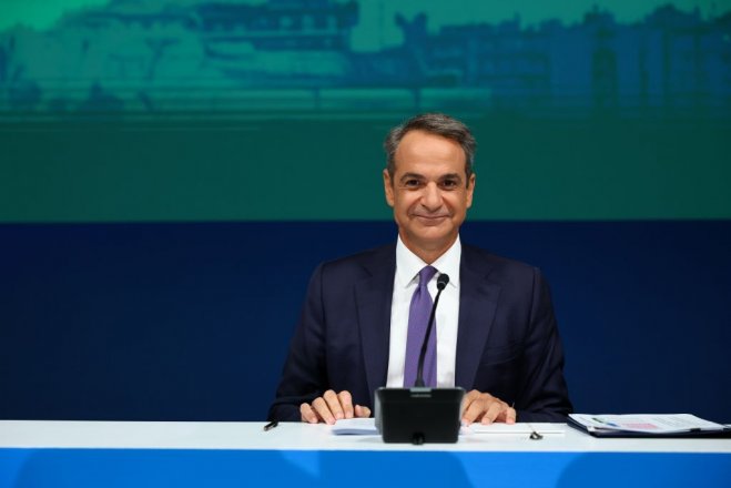 Unser Foto (© Eurokinissi) zeigt Premierminister Mitsotakis im Rahmen der DETh.