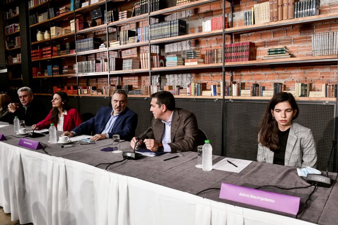 Unser Foto (© Eurokinissi) entstand während des Treffens von Oppositionschef Alexis Tsipras mit den Mitgliedern des neuen Think-Tanks.