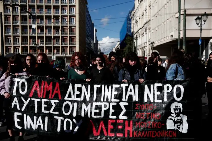 Unser Foto (© Eurokinissi) entstand am Mittwoch (6.12.) in Athen.