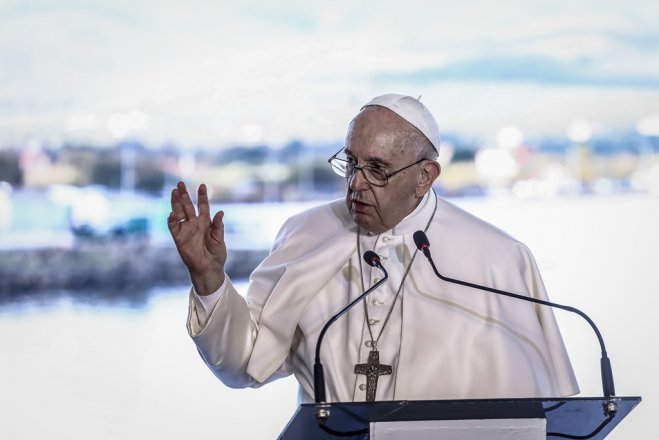 Unsere Fotos (© Eurokinissi) entstanden während des Griechenland-Besuches von Papst Franziskus in Athen und auf der Insel Lesbos.