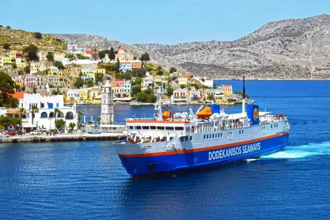 Fähre vor der griechischen Insel Symi (Foto von © Pixabay)