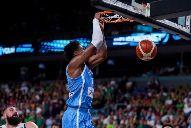 Unser Foto (© Eurokinissi) zeigt Kostas Antetokounmpo im Spiel gegen Litauen.