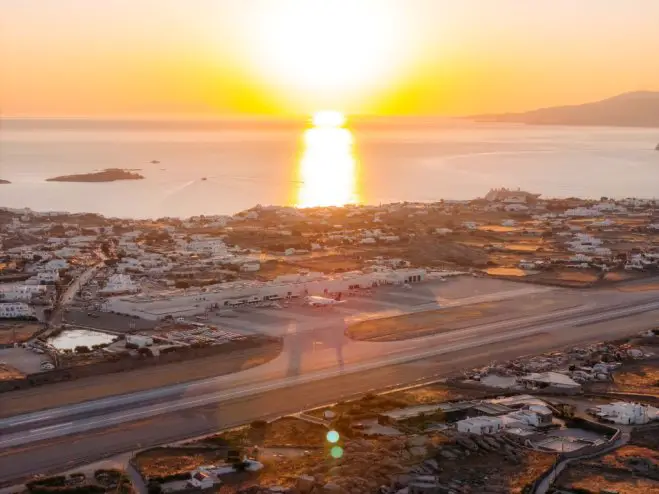 Unser Foto (© Fraport Greece) zeigt den Flughafen von Mykonos.