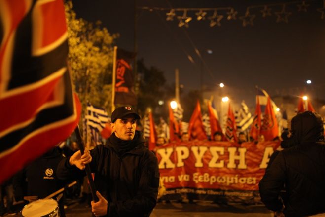 Griechenlands Neonazis müssen in letzter Minute doch noch vor Gericht