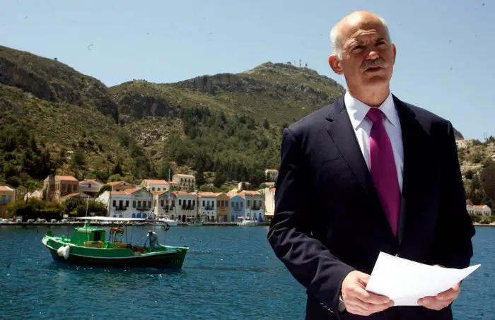 Unser Archivfoto (© Eurokinissi) zeigt den damaligen Premierminister Jorgos Papandreou auf der Ägäis-Insel Kastellorizo.