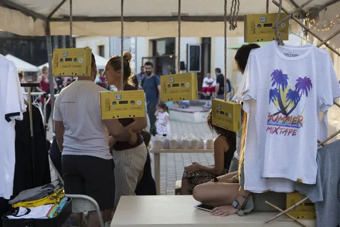 Am Wochenende kann auf dem Meet Markt wieder gestöbert werden (Foto © / themeetmarket.gr).   