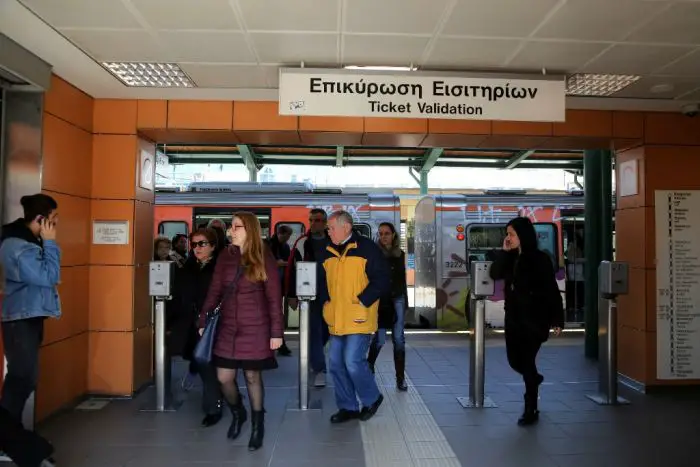 Streiks beim Schienennahverkehr und bei den Schiffen