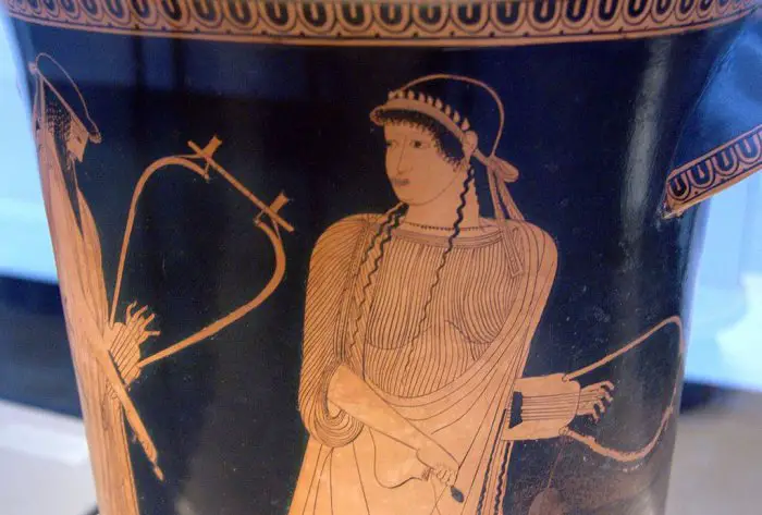 Foto (© wikipedia): Darstellung der Sappho auf einem Kalathos, um 470 v. Chr., Staatliche Antikensammlungen, München (Inv. 2416).