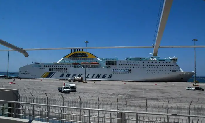 Unser Archivfoto (© Eurokinissi) entstand im Hafen von Patras.