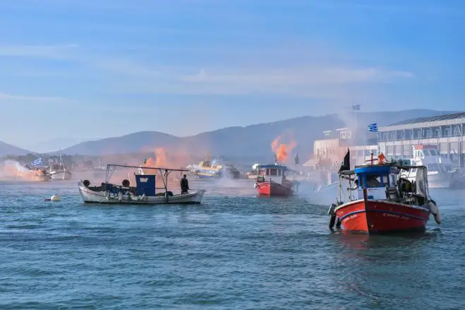 Unser Foto (© Eurokinissi) entstand am Montag (10.12.) im Hafen von Volos.