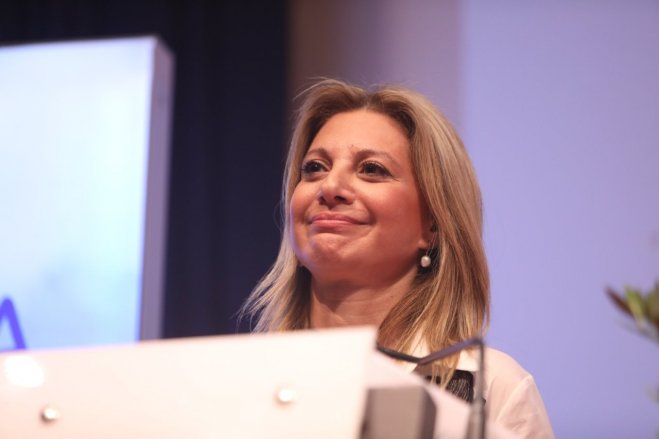 Unser Foto (© Eurokinissi) zeigt Maria Karystianou bei der Vorstellung ihrer Partei „Hoffnung für die Demokratie“ am 21. Mai 2026 im Kino Olympion in Thessaloniki.