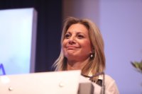 Unser Foto (© Eurokinissi) zeigt Maria Karystianou bei der Vorstellung ihrer Partei „Hoffnung für die Demokratie“ am 21. Mai 2026 im Kino Olympion in Thessaloniki.