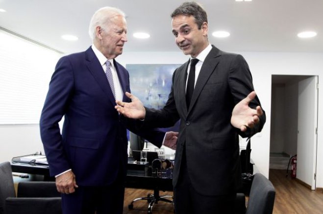 Unser Archivfoto (© Eurokinissi) entstand 2017 während eines Treffens zwischen dem amtierenden Ministerpräsidenten Kyriakos Mitsotakis (r.) und Joe Biden.