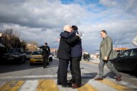 Unser Archivfoto (© Eurokinissi) entstand Ende Januar während eines Treffens von Migrationsminister Notis Mitarakis (r.) mit dem Gouverneur der Nordägäis Kostas Moutzouris auf der Insel Lesbos.