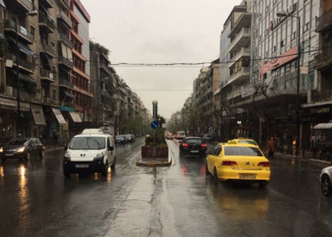 Unser Foto (© GZ / Franziska Gömmel) entstand an einem regnerischen Morgen in Athen.