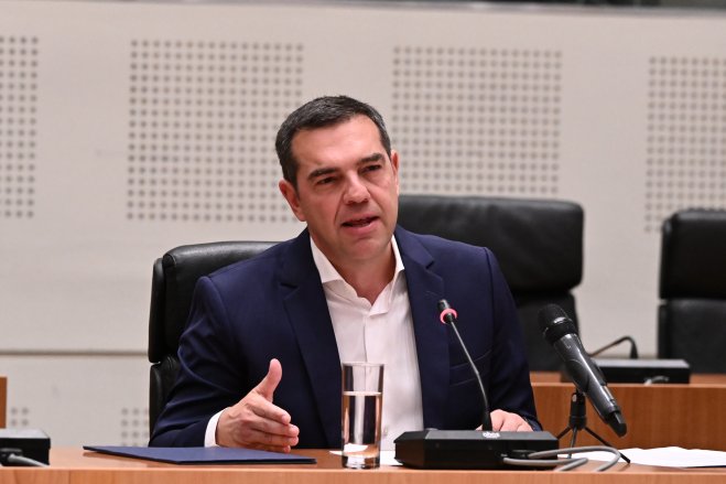 Unser Foto (© Eurokinissi) zeigt den bisherigen SYRIZA-Vorsitzenden Alexis Tsipras, der in Athen seinen Rücktritt bekanntgibt.