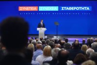 Unsere Fotos (© Eurokinissi) zeigen Premier Mitsotakis in Thessaloniki.