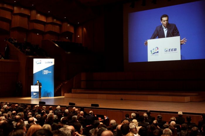 Unser Foto (© Eurokinissi) zeigt Ministerpräsident Alexis Tsipras während seiner Rede anlässlich des 110. Jahrestages des Griechischen Industrie- und Unternehmerverbandes (SEV) in Athen.
