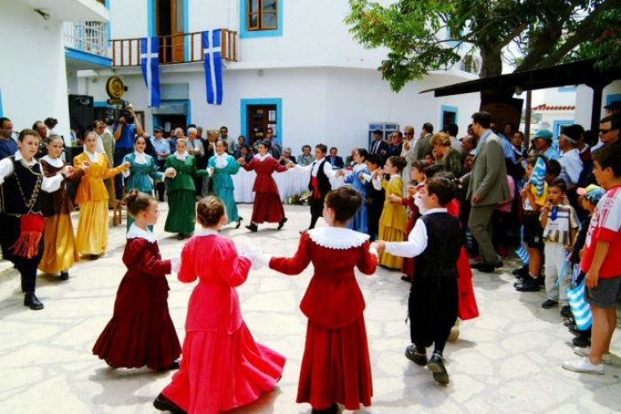 Foto (© ek): Ein Hobby der Griechen sind ihre Volkstänze.