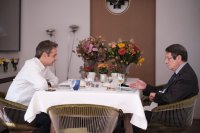 Unser Archivfoto (© Eurokinissi) entstand während eines Gesprächs zwischen dem griechischen Premierminister Kyriakos Miktsotakis (l.) und dem Präsidenten der Republik Zypern Nikos Anastasiadis